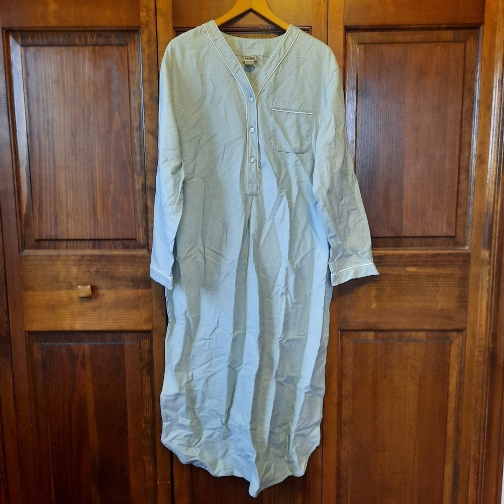 L.L. Bean 100% Cotton Light Sage Green Flannel Long Sleeve Night Gown Size L